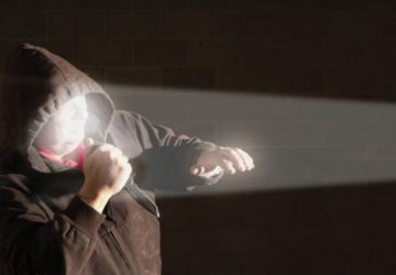 TopLEDverlichting.nl Felle Militaire Zaklamp LED 1800 Lumen - Waterdicht - Zoomfunctie - Scouting – Bos – Camping – Vakantie – Survivallen – Veiligheid foto 7