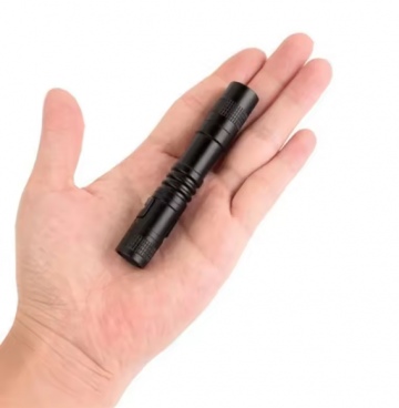 TopLEDverlichting.nl Ultra Mini LED Zaklamp - Pen formaat Slechts 9cm - Wit Licht 300 Lumen - Sterk Aluminium - Waterproof - Inclusief AAA Batterij foto 5