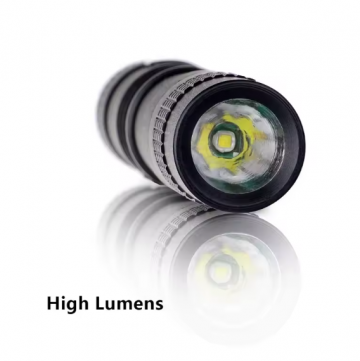 TopLEDverlichting.nl Ultra Mini LED Zaklamp - Pen formaat Slechts 9cm - Wit Licht 300 Lumen - Sterk Aluminium - Waterproof - Inclusief AAA Batterij foto 3